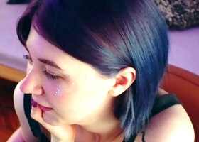Brunette solo masturbation on webcam