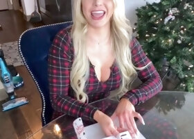 amateur blonde solo webcam