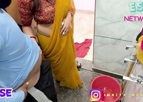 Pyari bhabhi Ne Muth Marte hue Bathroom dekh liya aur lapak le mera lund bhi leliya