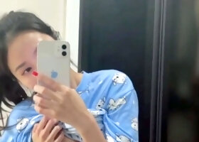 Korean Girl Show Her Tits
