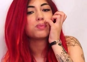 ashleejuliet cute tattooed princess eats popcorn